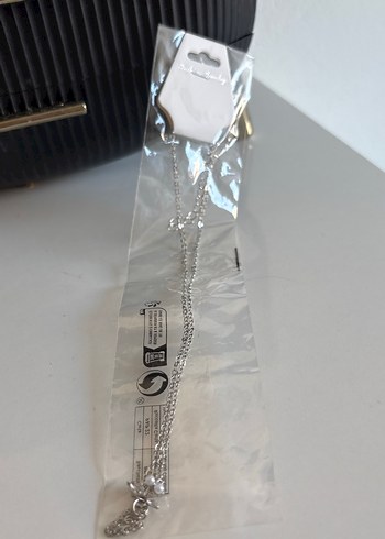 Gri Zincir Detaylı Beyaz Yılan Desenli Kadın Kolye - Görsel 3