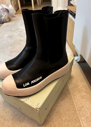 Love moschino bot - Görsel 3