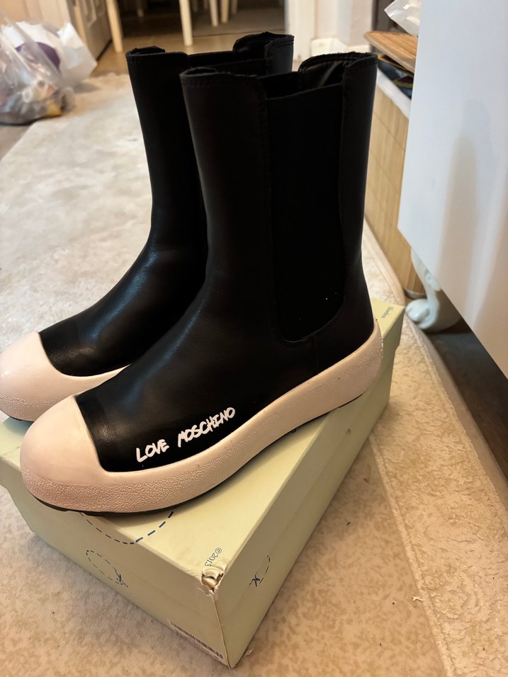 Love moschino bot - Görsel 3