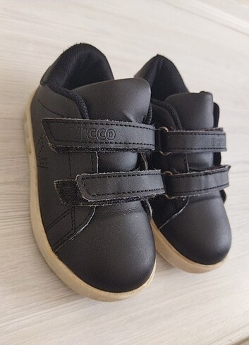 24 Beden siyah Renk Vicco ışıklı ayakkabı 