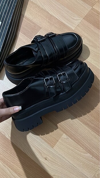 Bershka Siyah Tokalı Düz Maksi Platform Ayakkabı