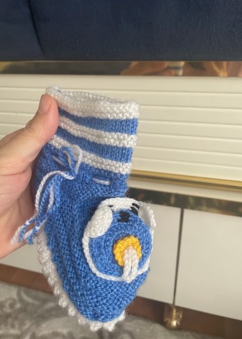 Mavi Nakışlı Erkek Bebek Örgü Patik - Görsel 2