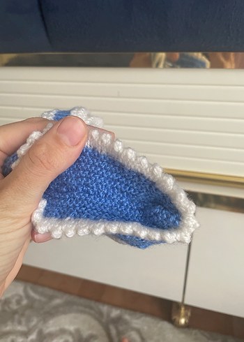 Mavi Nakışlı Erkek Bebek Örgü Patik - Görsel 3