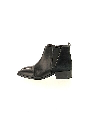 Nine West Bot %70 İndirimli.