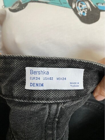 34 Beden Harika yırtık Bershka denim şort