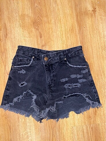 Harika yırtık Bershka denim şort
