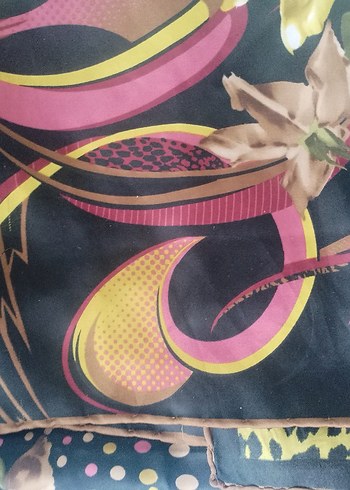 Çiçek ve Nokta Desenli Kadın eşarp - Görsel 2