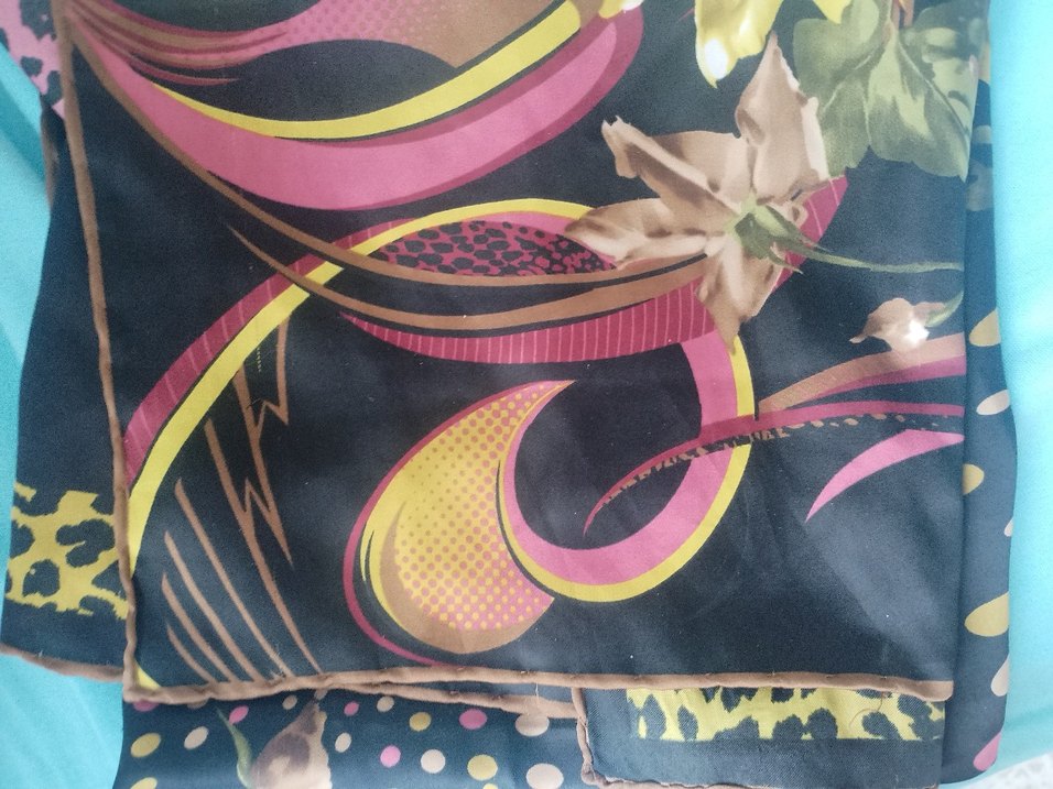 Çiçek ve Nokta Desenli Kadın eşarp - Görsel 2