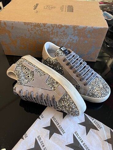 Golden Goose Deluxe Golden goose