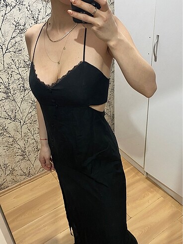 Zara Pencere Detaylı Yırtmaçlı Elbise