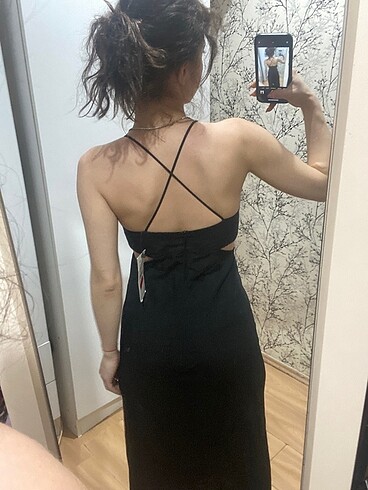 xs Beden Zara Pencere Detaylı Yırtmaçlı Elbise