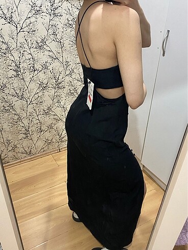 Zara Zara Pencere Detaylı Yırtmaçlı Elbise