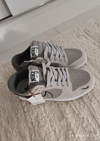 Nike Gri Süet Kadın Spor Ayakkabı orjinal değil