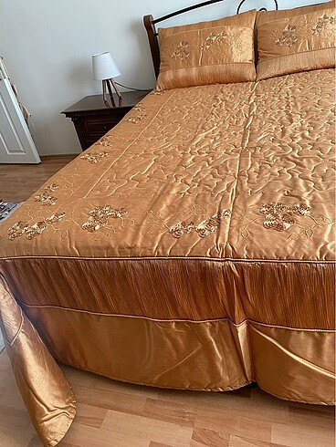  Beden LINENS (TAÇ) YATAK ÖRTÜSÜ
