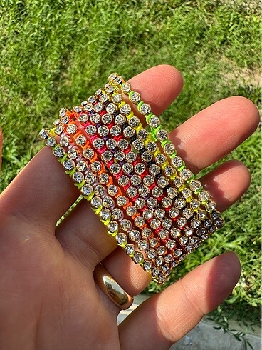 Twist Sıra taşlı ve rengarenk bileklikler