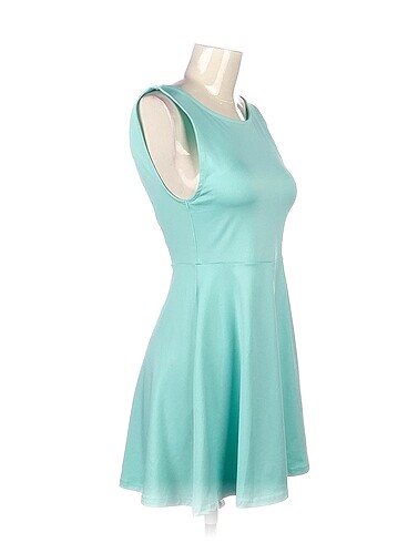 H&M H&M Kısa Elbise %70 İndirimli.