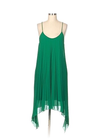 H&M Kısa Elbise %70 İndirimli.