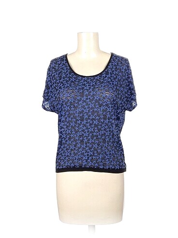 Mango T-shirt %70 İndirimli.