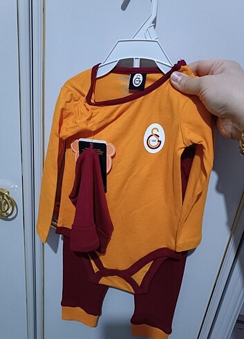 9 Ay Beden çeşitli Renk Bebek 3 lü takımı