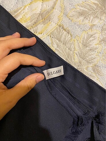Beden lacivert Renk Bvlgari şal,parlak şal,yazılı şal,pamuk şal