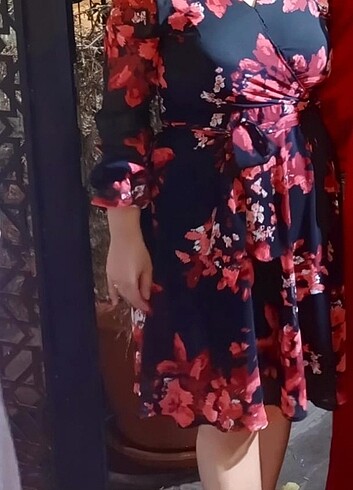 Kırmızı elbise  - Görsel 2