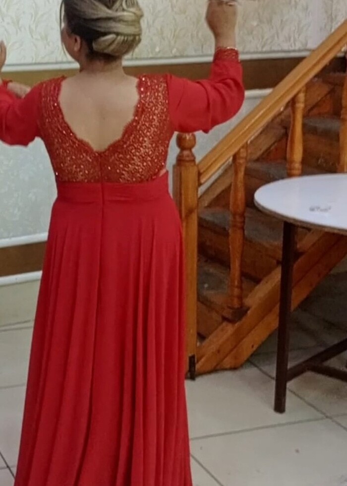 Kırmızı elbise - Görsel 2