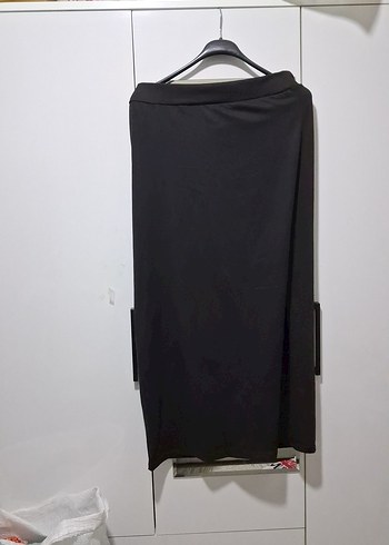 Siyah Uzun Yırtmaçlı Dar Kesim Etek - Görsel 2