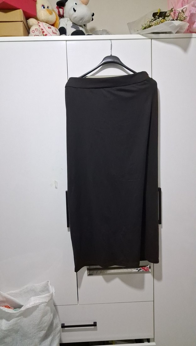 Siyah Uzun Yırtmaçlı Dar Kesim Etek - Görsel 2