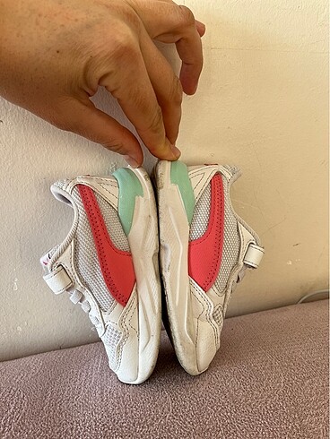 22 Beden beyaz Renk Puma kız çocuk ayakkabısı