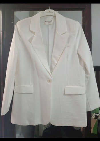 Beyaz Kadın Düğmeli Blazer Ceket