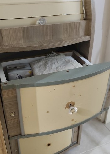 Beden Bej ve Gri Dolap Düzenleyici