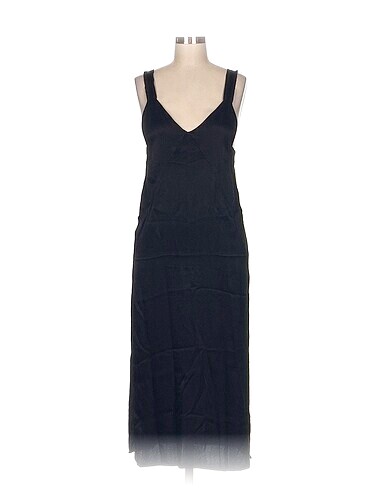 H&M Kısa Elbise %70 İndirimli.