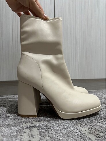Bershka Streç Topuklu Mini Platform Bot