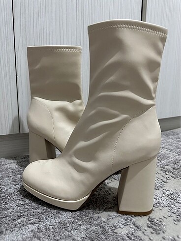 Bershka Bershka Streç Topuklu Mini Platform Bot