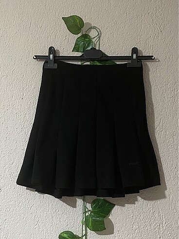 Siyah bershka pileli etek
