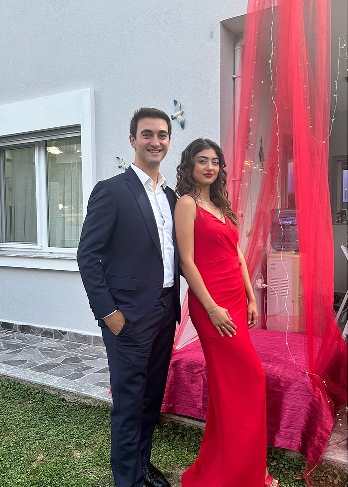 Kırmızı elbise - Görsel 2