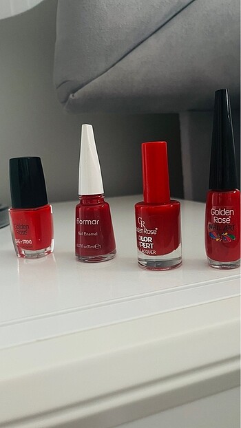 Flormar ve Golden rose kırmızı oje