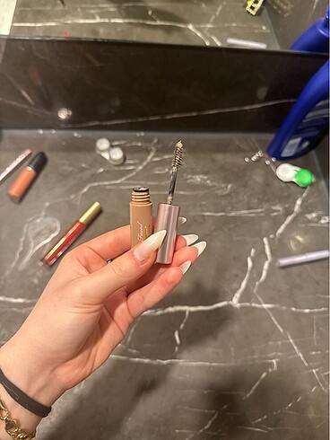 Beden Renk Too faced brow wig