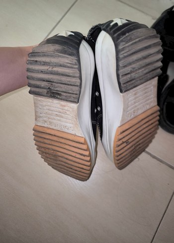 Kadın Siyah Beyaz Düz Tabanlı Sneakers