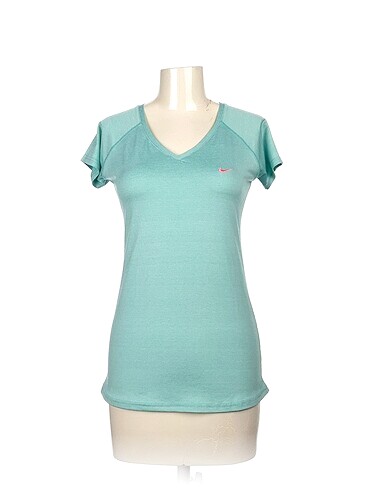 PreLoved T-shirt %70 İndirimli.