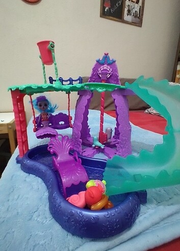Barbie kaydıraklı Deniz kızı havuzlu
