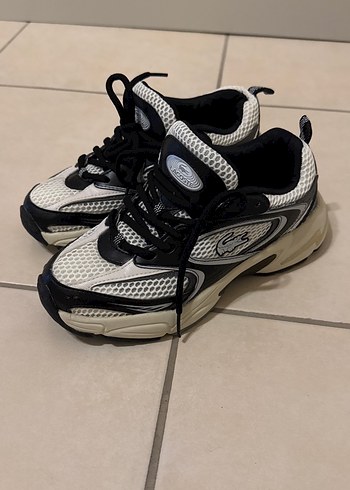 Lacoste Retro Siyah Beyaz Bagcikli Sneaker