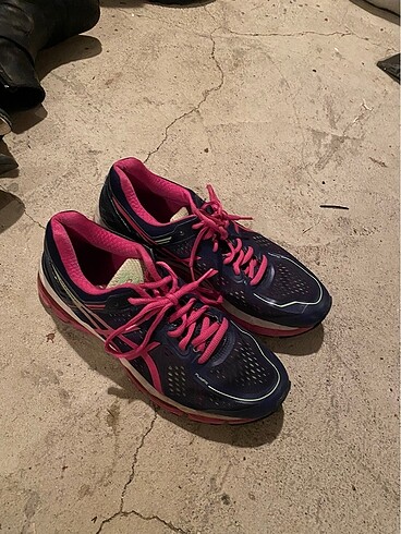 Asics Spor ayakkabısı yeni ayarında