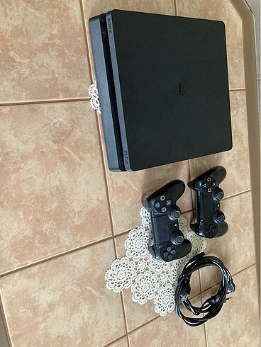 Playstation 4 slim 1 tb