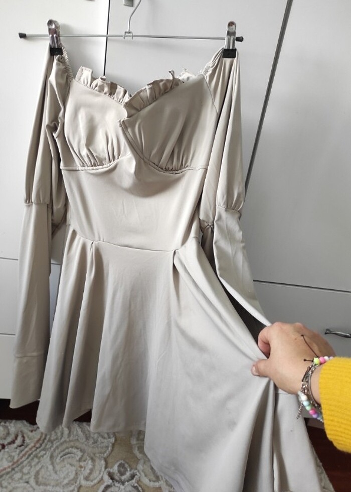 Özel günler için şık bir elbise - Görsel 2