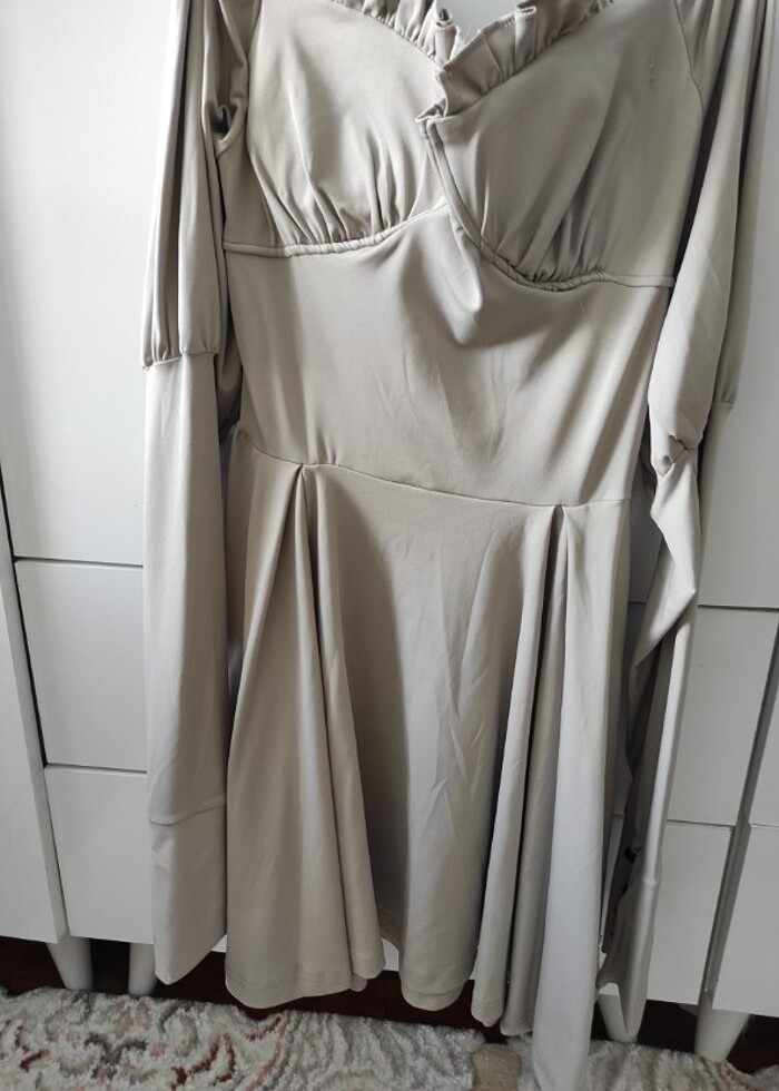 Özel günler için şık bir elbise - Görsel 3