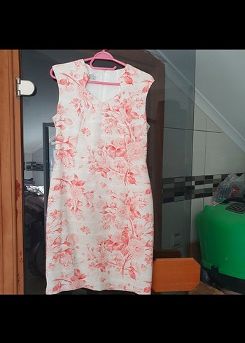 Pembe Çiçek Desenli V Yaka Midi Elbise
