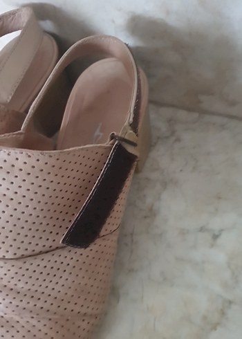 38 Beden Kadın Dolgu Topuklu Sandalet bej rengi