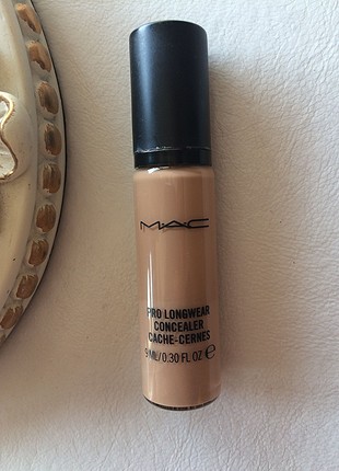 m Beden MAC concealer NW20
