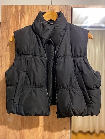 H&M Siyah Crop Şişme Yelek